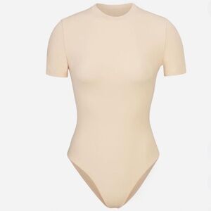 SKIMS Cream Fits Everybody T-shirt Bodysuit Size small NWOT